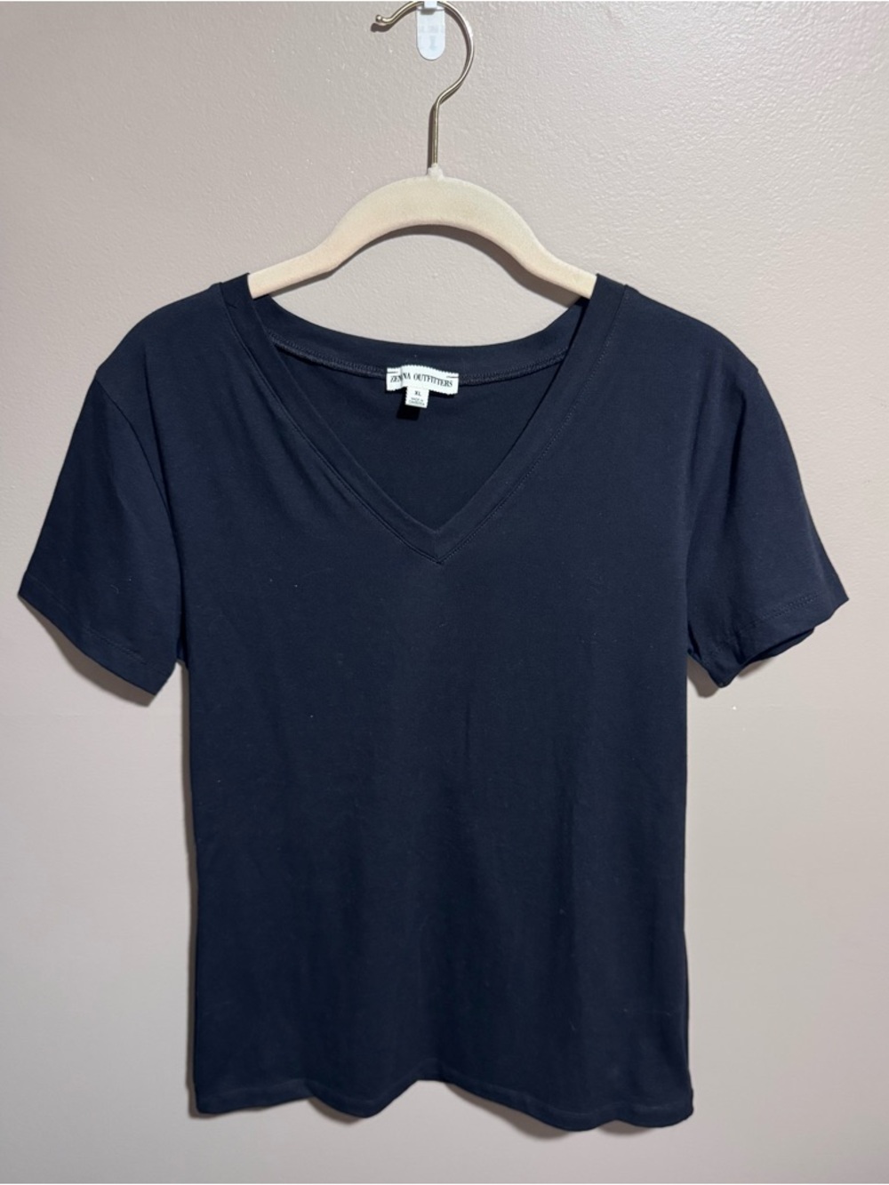 Zenana Outfitters Black V-Neck Short Sleeve Tee XL
